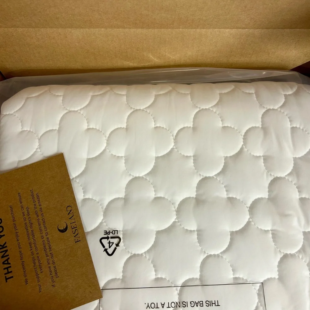 Mattress Cover - White twin new in box